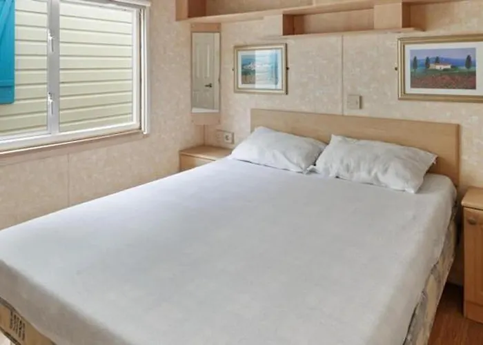 Eurocamp Mobilhomes At Brioni Sunny 캠프장 풀라
