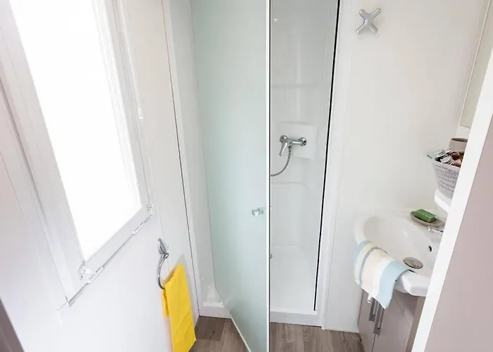 Eurocamp Mobilhomes At Brioni Sunny 캠프장 풀라